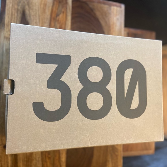 Mens Yeezy Boost 380 NWT - Picture 9 of 9